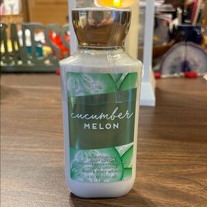 Bath & Body Works Cucumber Melon Lotion - Green and White